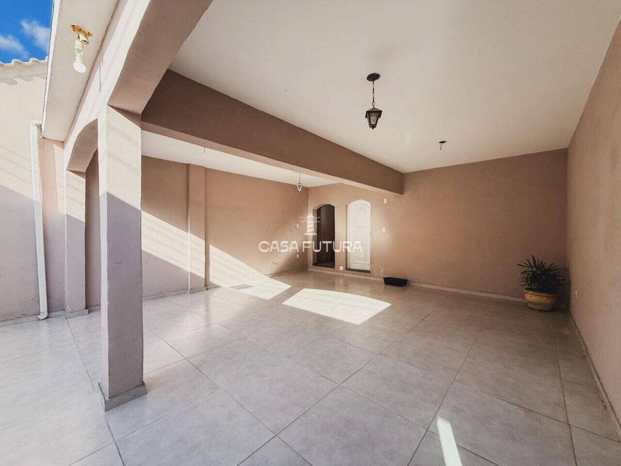 Casa com 6 quartos, 331 m² - foto 3