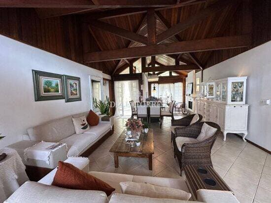 Casa com 5 quartos, 247 m² - Carlos Guinle - Teresópolis/RJ