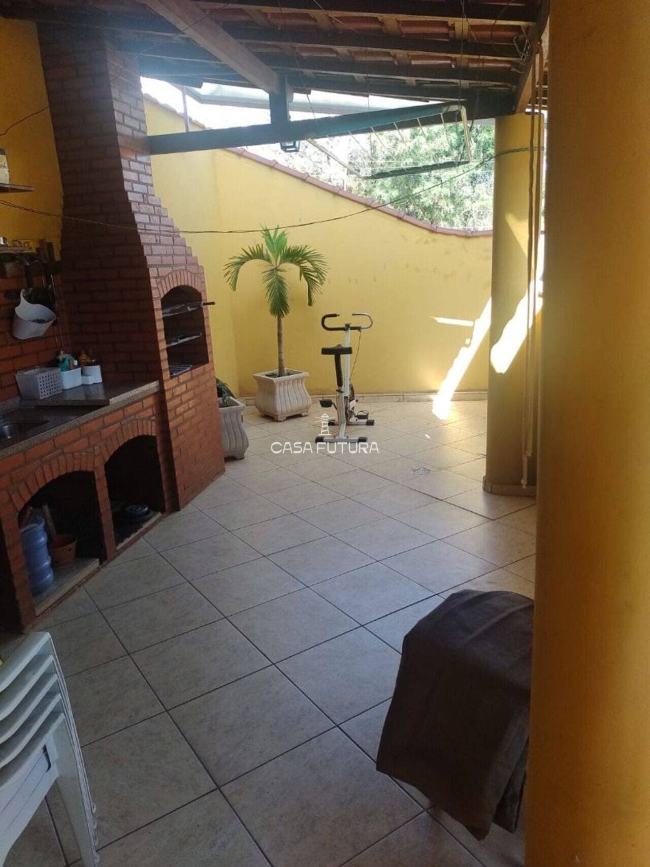 Casa com 7 quartos, 231 m²