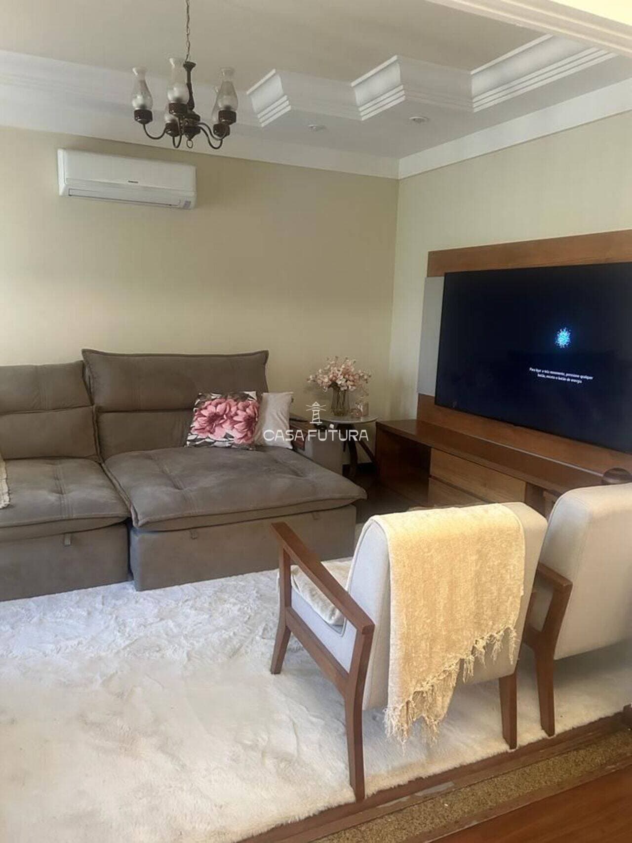 Casa com 3 quartos, 205 m² - foto 2