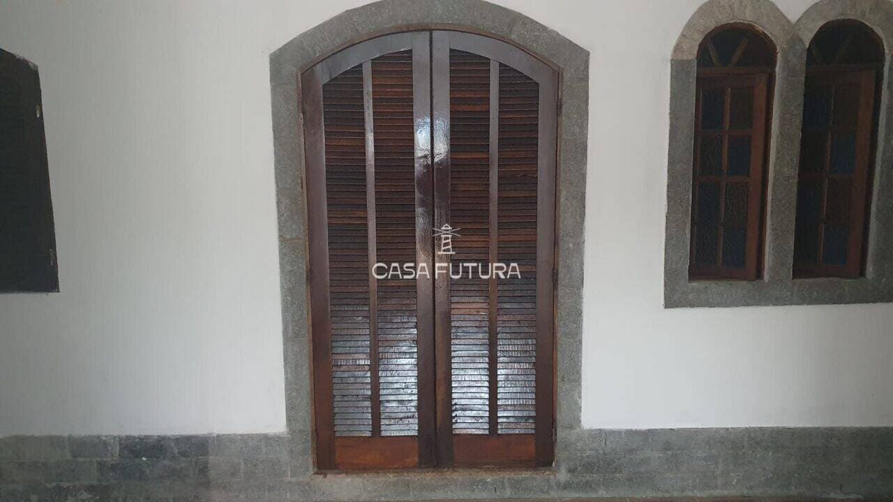 Casa com 4 quartos, 33 m² - foto 2