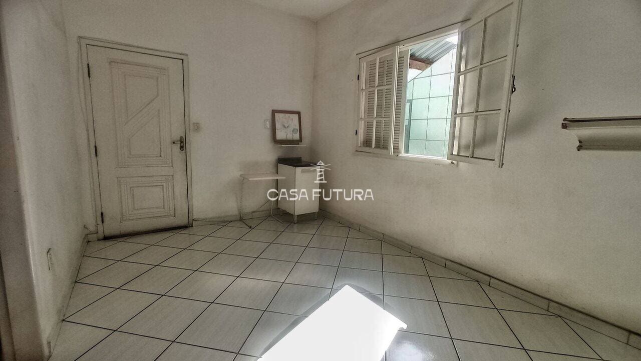 Casa com 6 quartos, 209 m² - foto 3