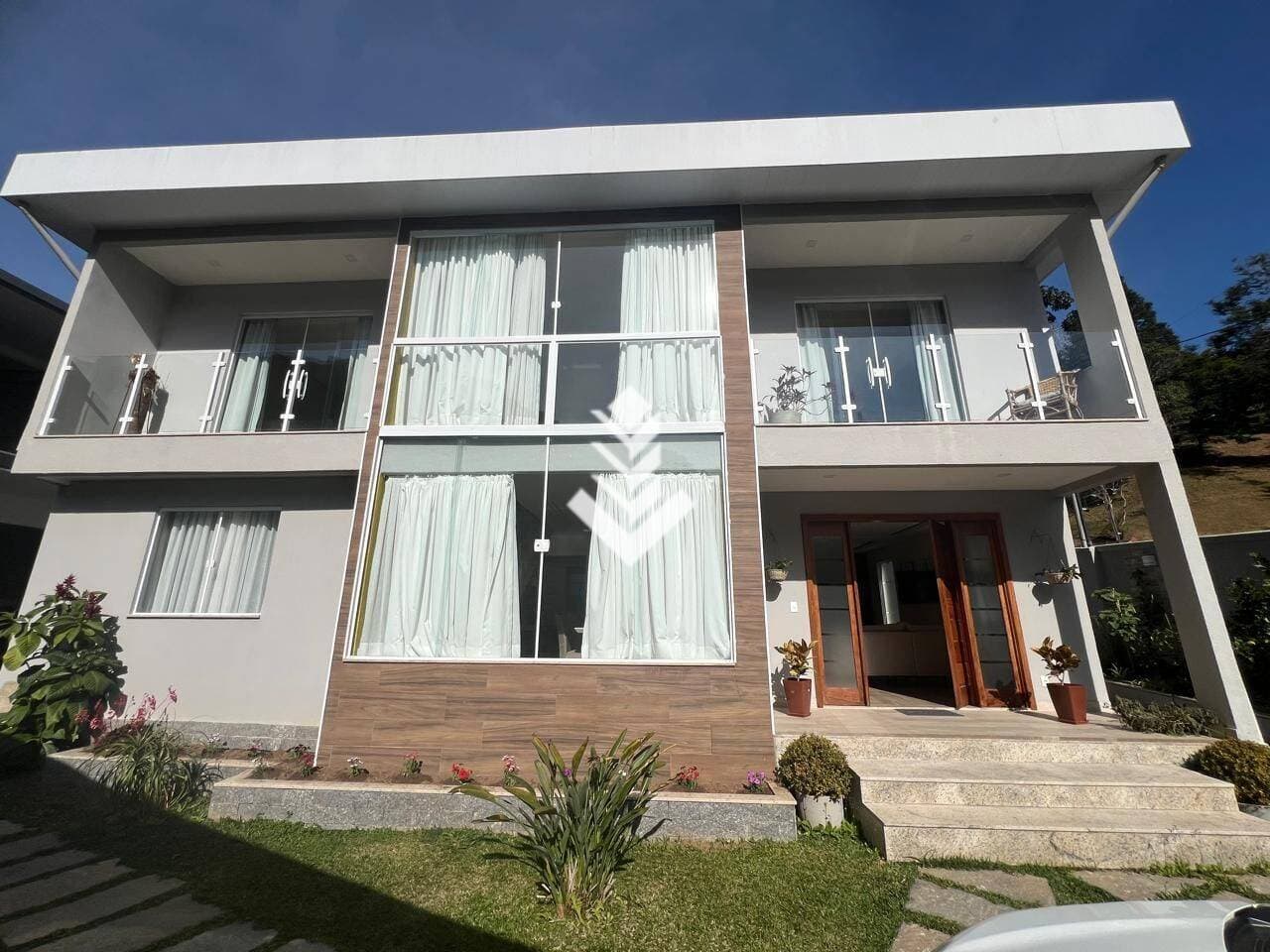 Casa com 4 quartos, 278 m² - Parque Dom João VI - Nova Friburgo/RJ