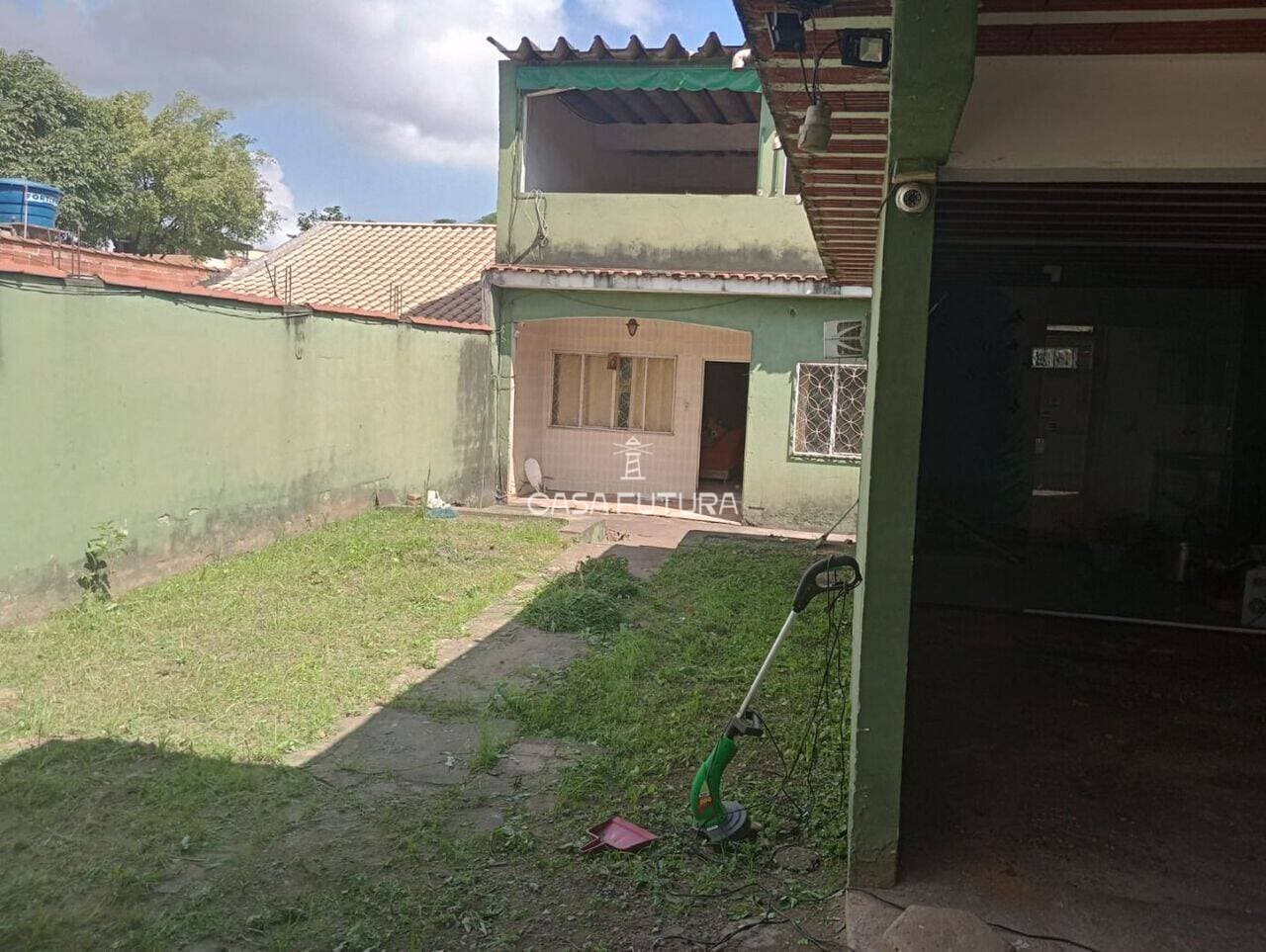 Casa com 3 quartos, 225 m² - foto 2