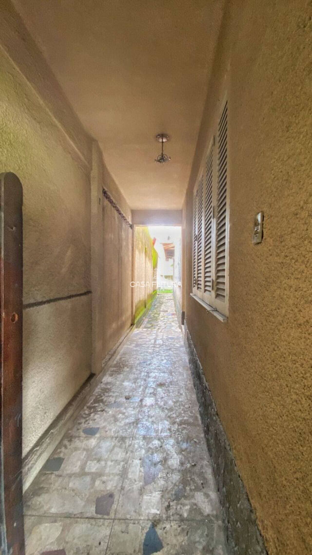 Casa com 4 quartos, 420 m² - foto 2