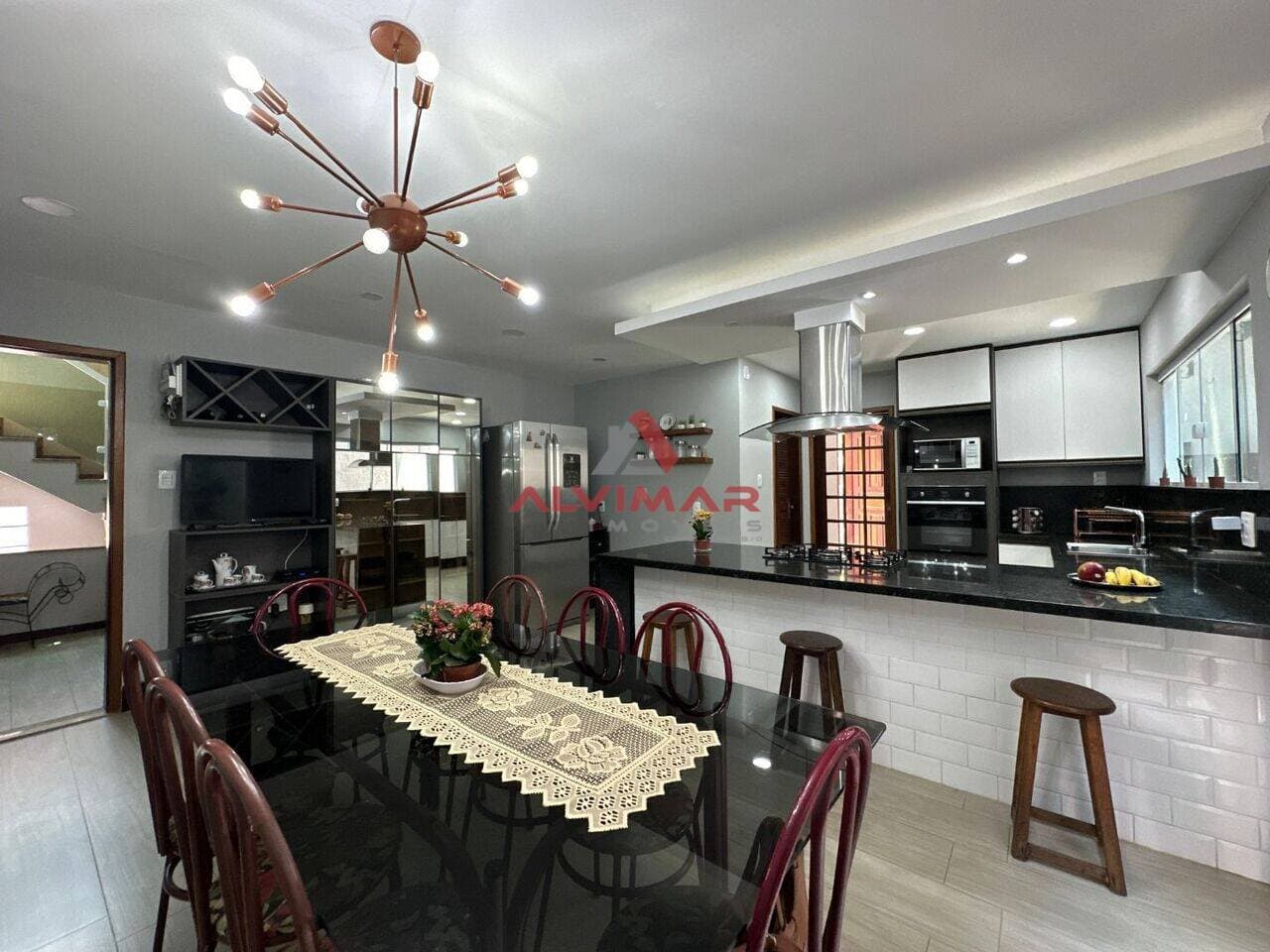 Casa com 3 quartos, 331 m² - foto 6