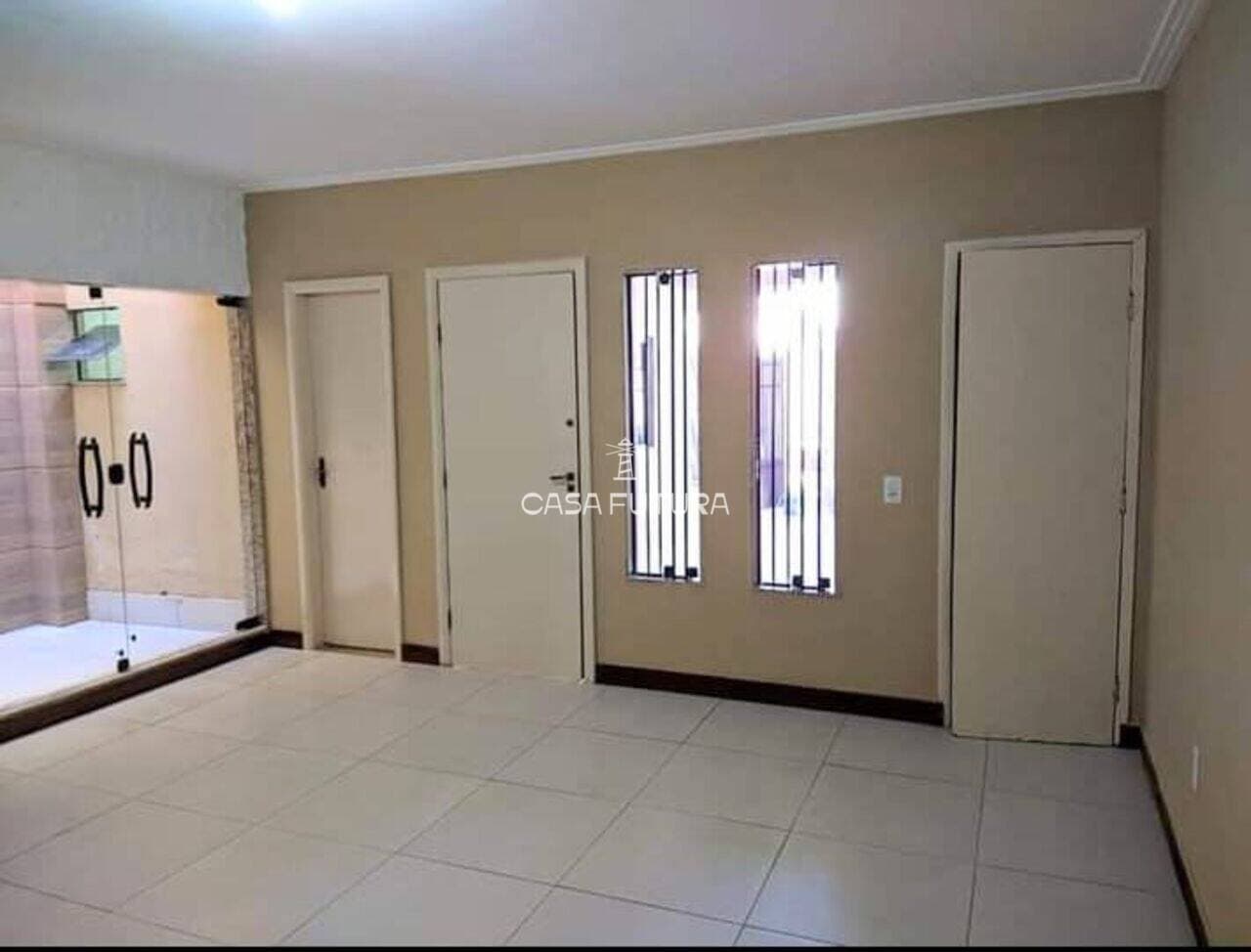 Casa com 3 quartos, 207 m² - foto 2