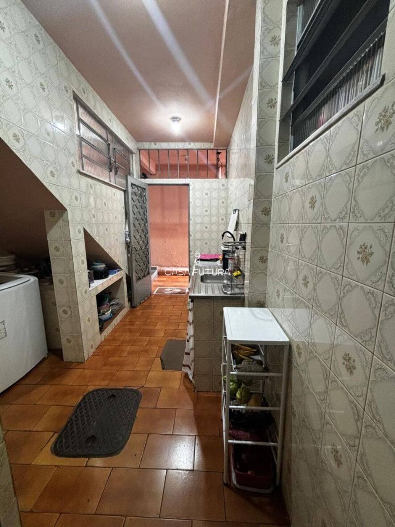 Casa com 4 quartos, 238 m² - foto 9
