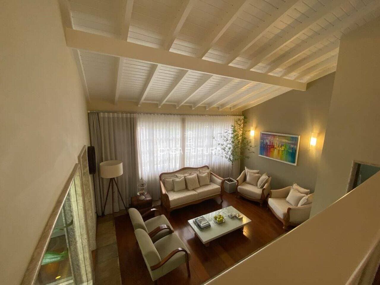 Casa com 4 quartos, 240 m² - foto 2