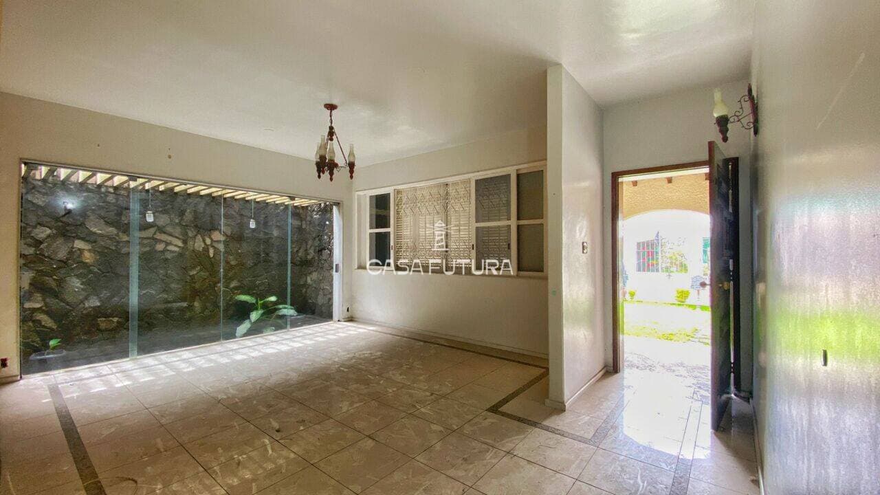 Casa com 4 quartos, 420 m²