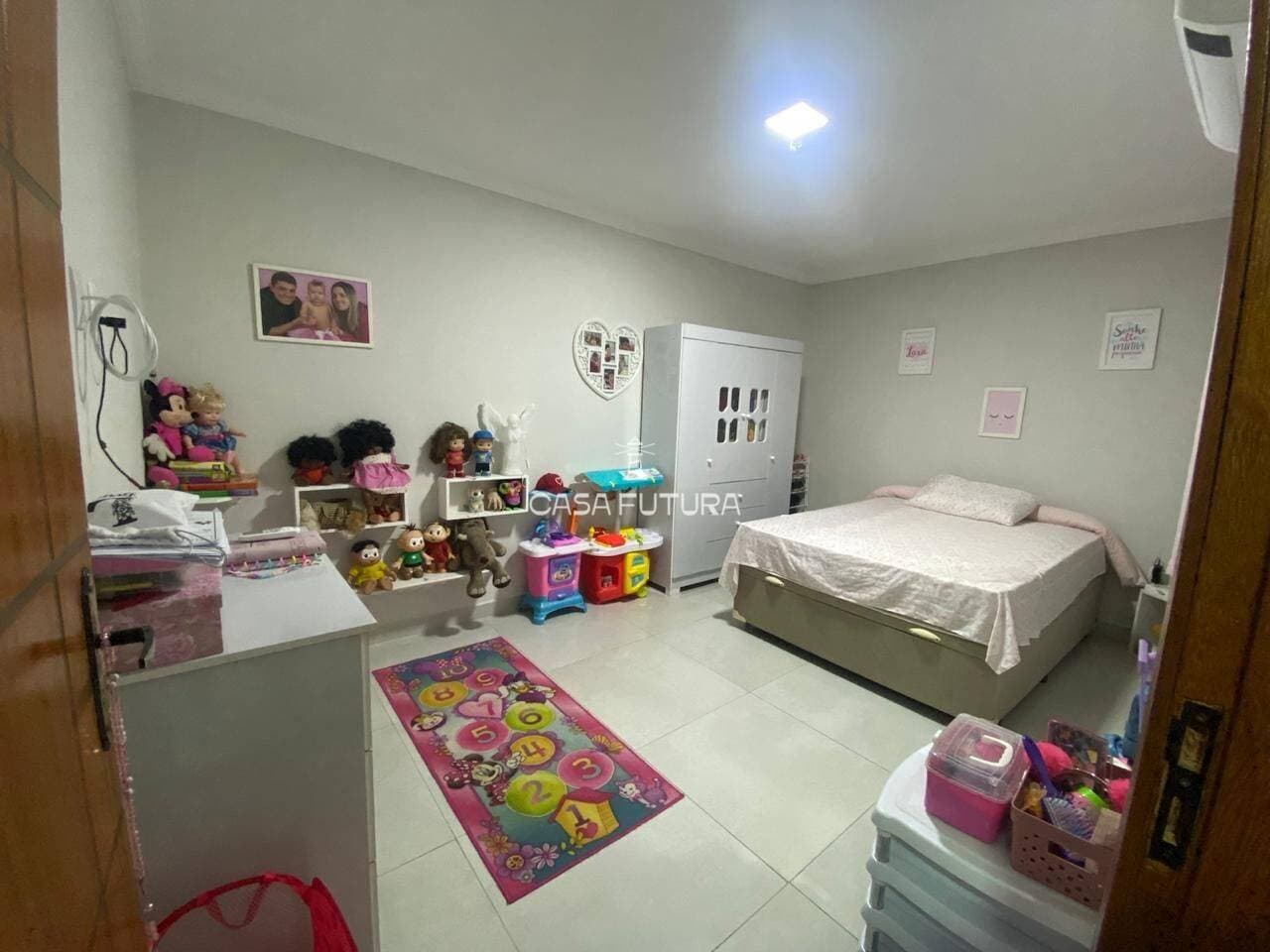 Casa com 3 quartos, 173 m² - foto 2