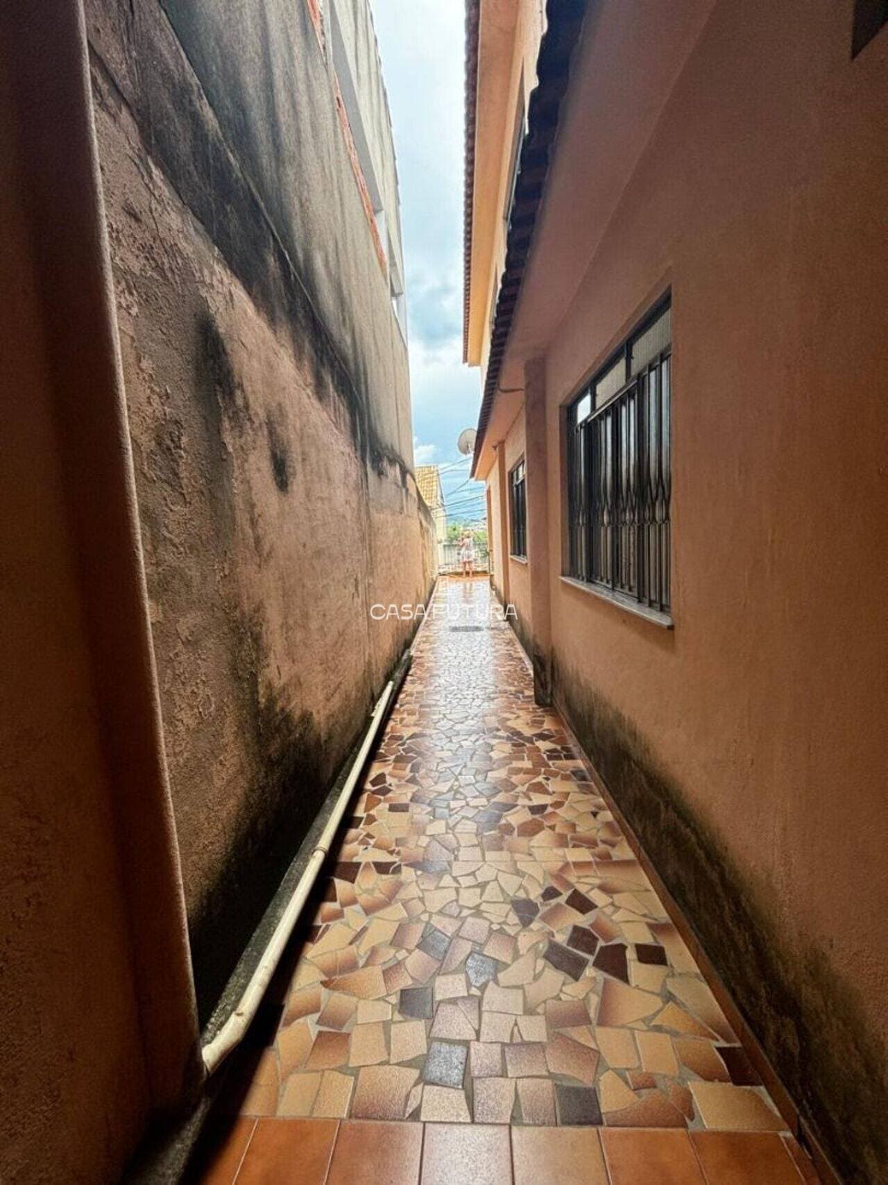 Casa com 4 quartos, 238 m² - foto 5