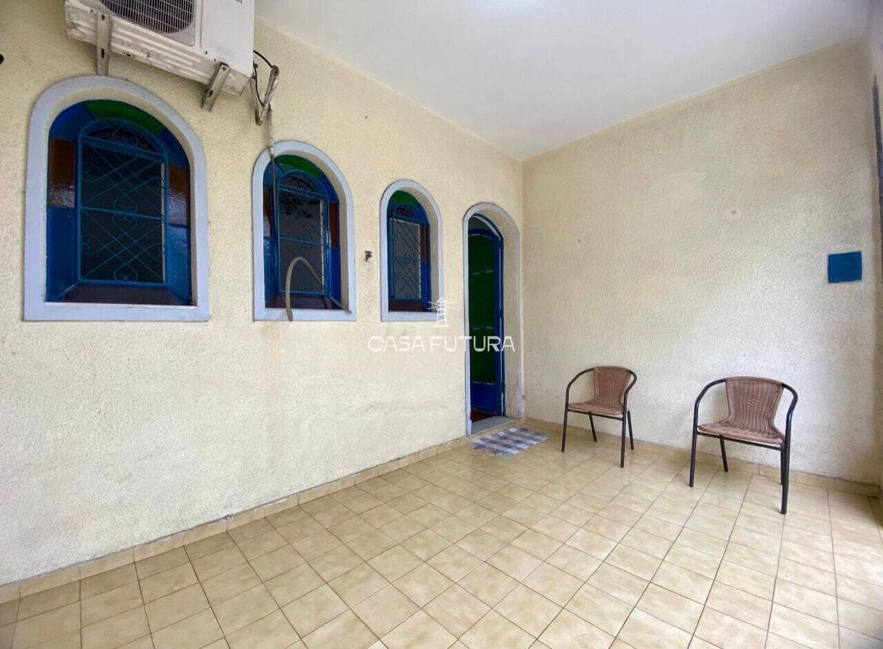 Casa com 6 quartos, 220 m² - foto 2