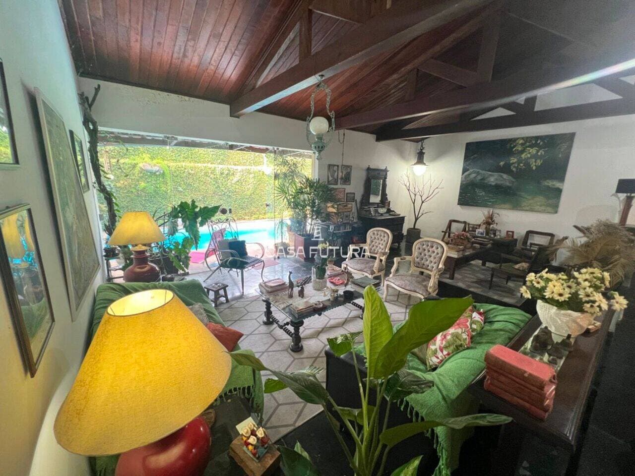 Casa com 6 quartos, 466 m² - foto 3