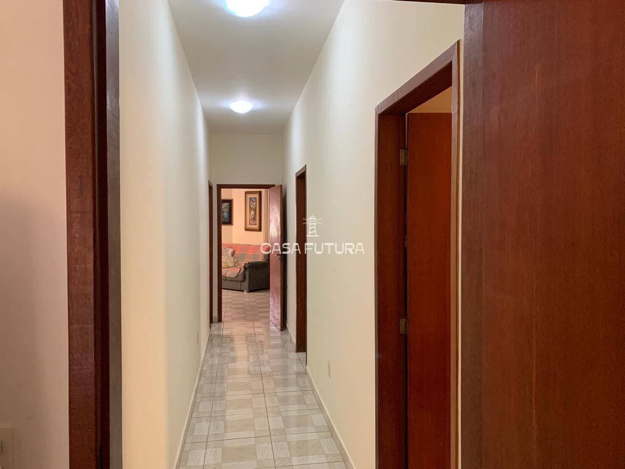 Casa com 4 quartos, 326 m² - foto 4