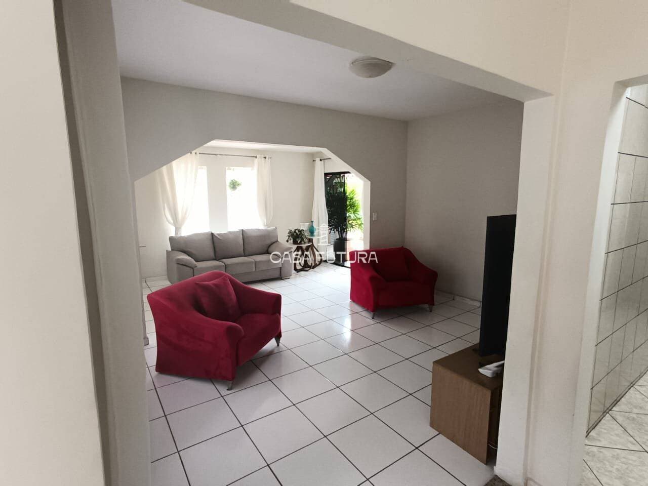 Casa com 4 quartos, 158 m²