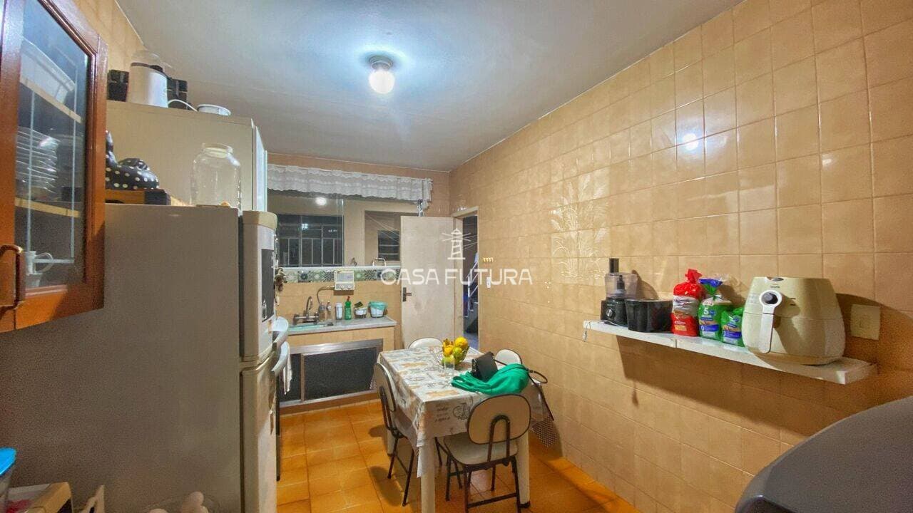 Casa com 3 quartos, 212 m² - foto 4