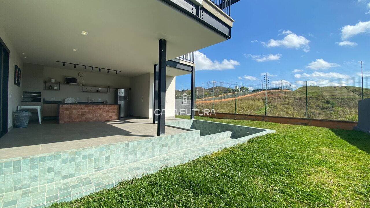 Casa com 4 quartos, 400 m²