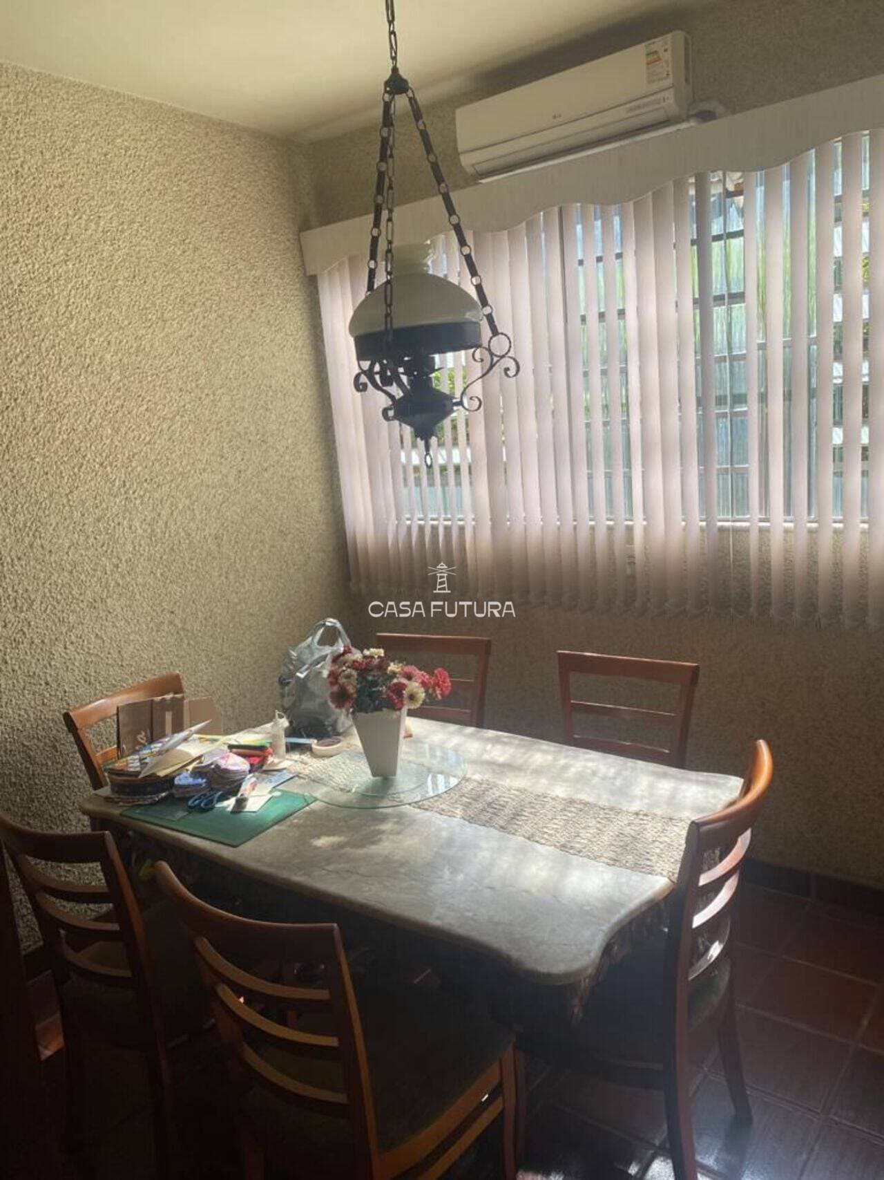 Casa com 3 quartos, 255 m² - foto 8