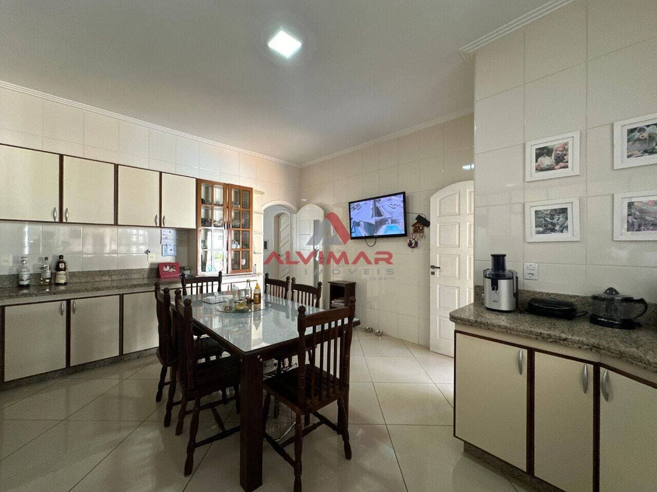 Casa com 4 quartos, 360 m² - foto 9