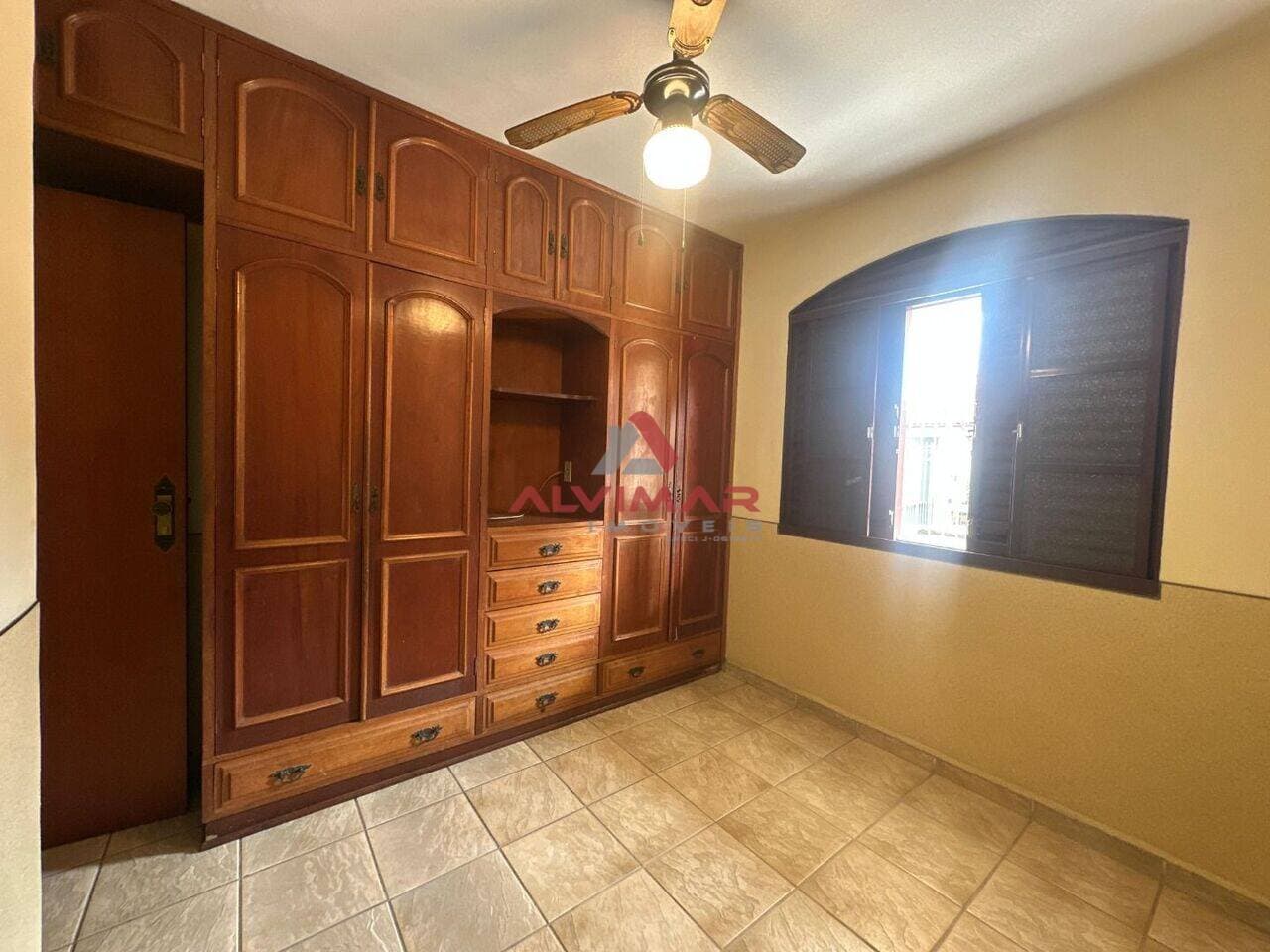 Casa com 3 quartos, 218 m² - foto 7