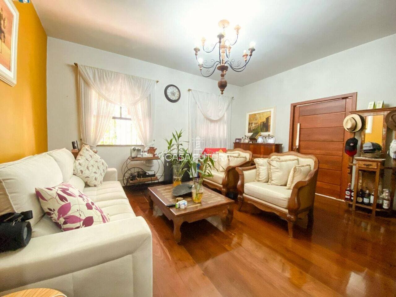 Casa com 3 quartos, 256 m²