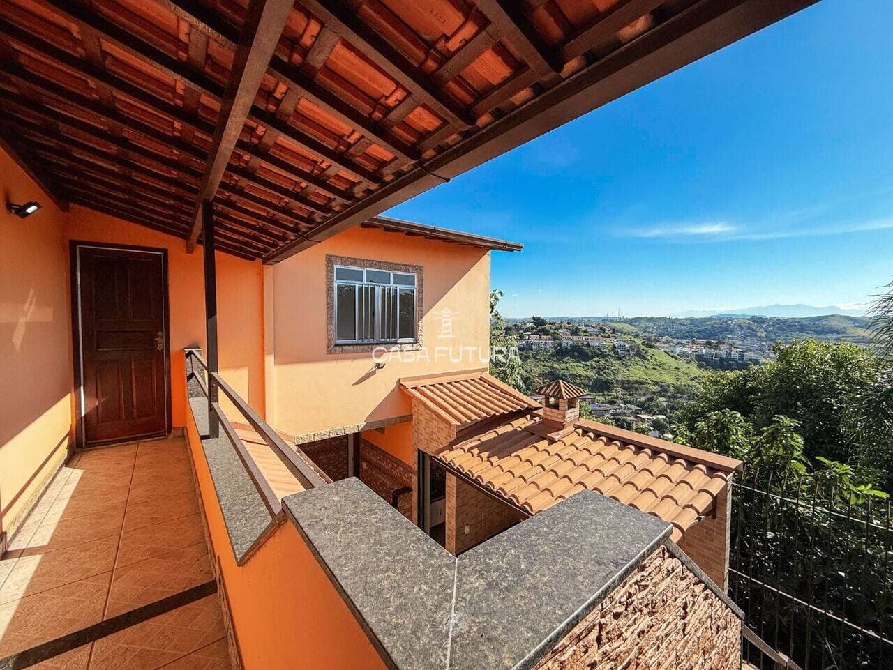 Casa com 4 quartos, 114 m²