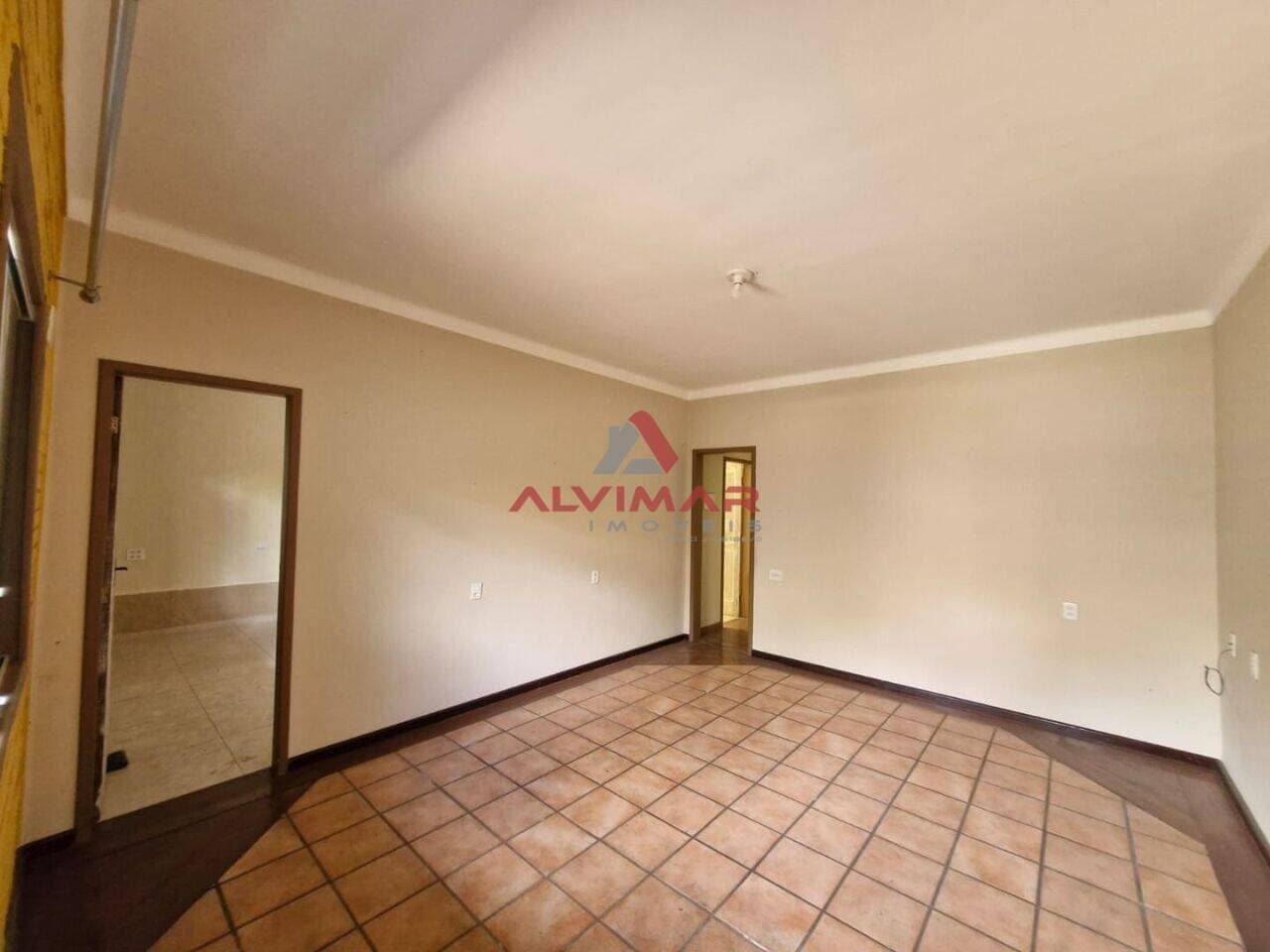 Casa com 3 quartos, 222 m² - foto 2