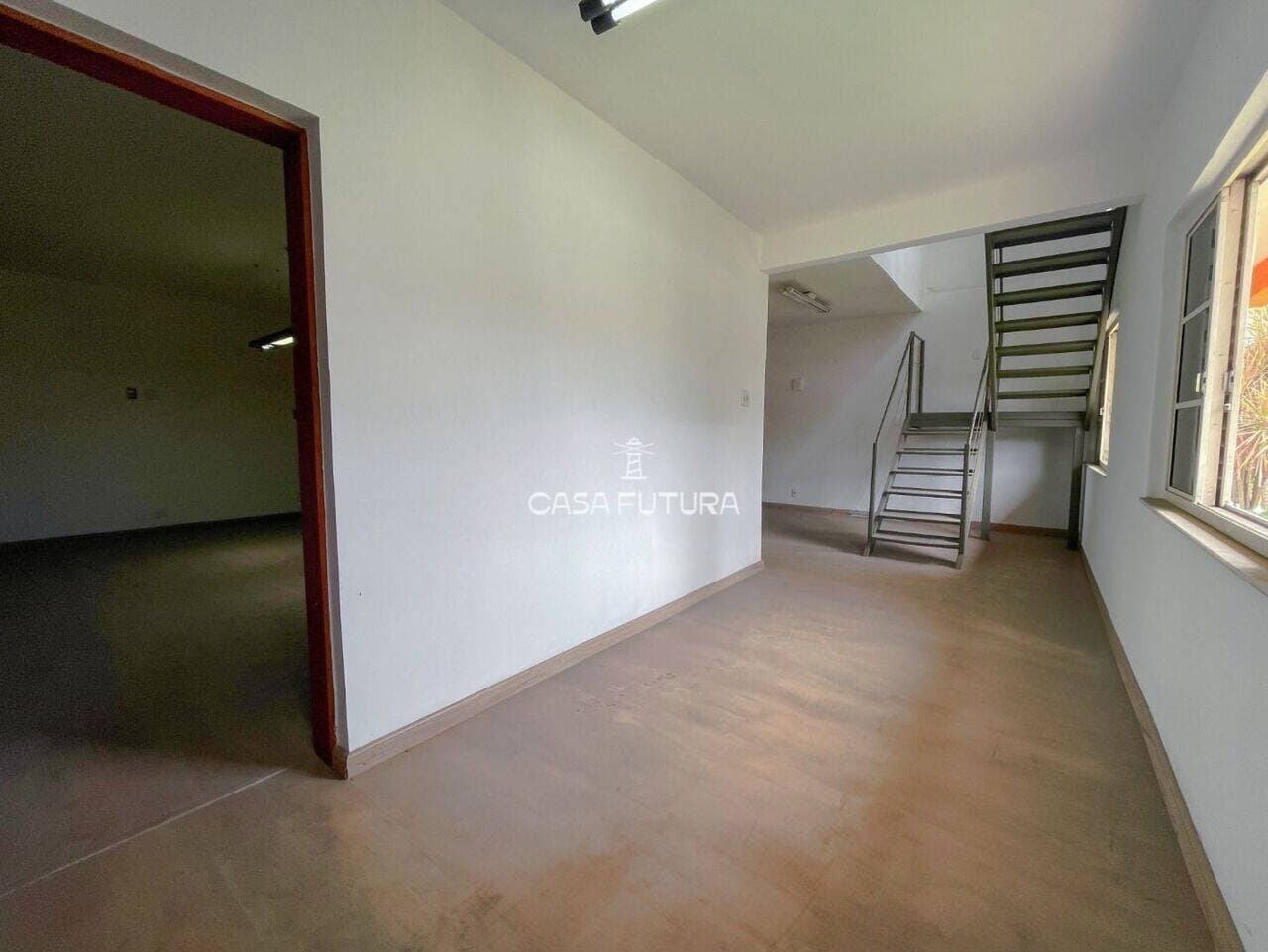 Casa com 4 quartos, 300 m² - foto 3