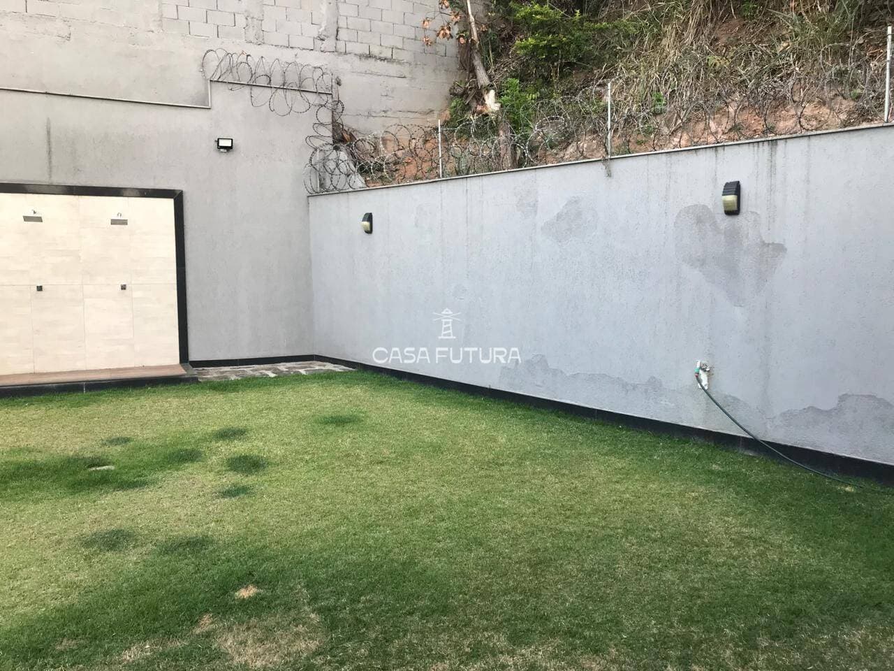 Casa com 3 quartos, 301 m² - foto 2