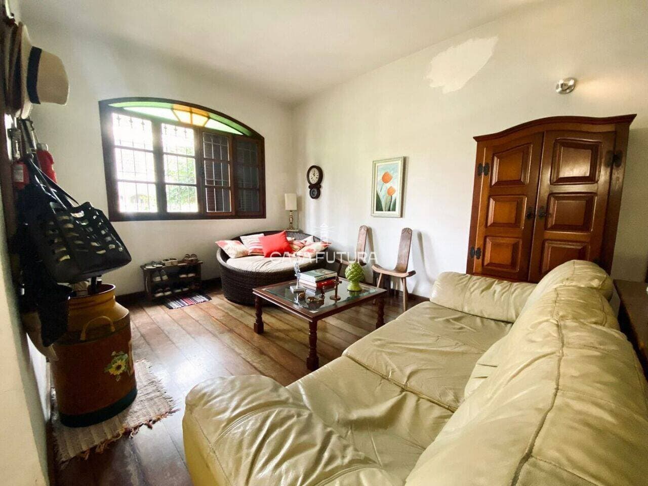 Casa com 3 quartos, 232 m² - foto 2