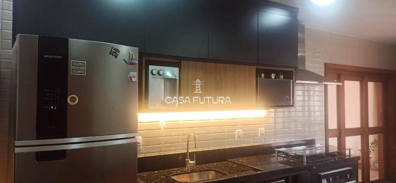 Casa com 3 quartos, 247 m² - foto 6