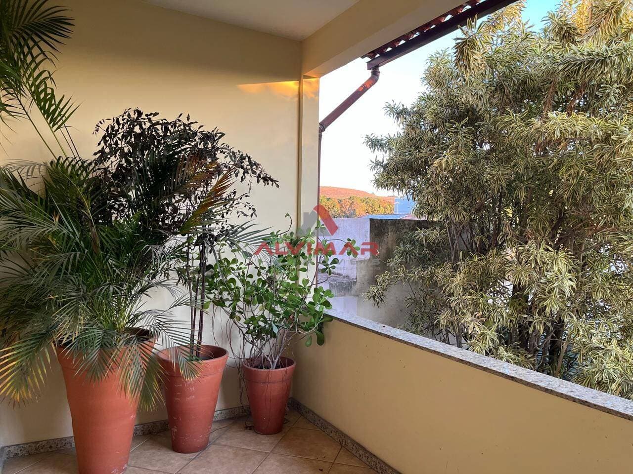 Casa com 3 quartos, 336 m² - foto 8