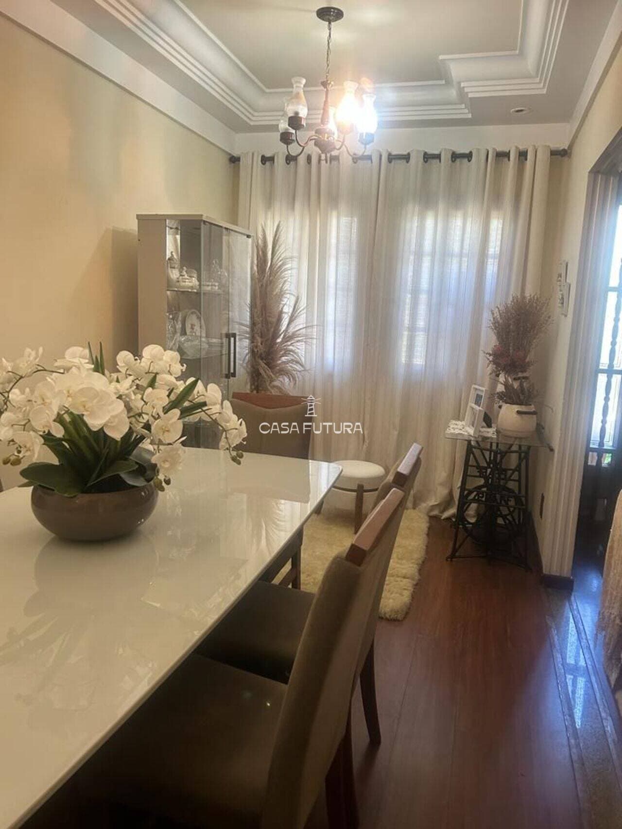 Casa com 3 quartos, 205 m² - foto 3