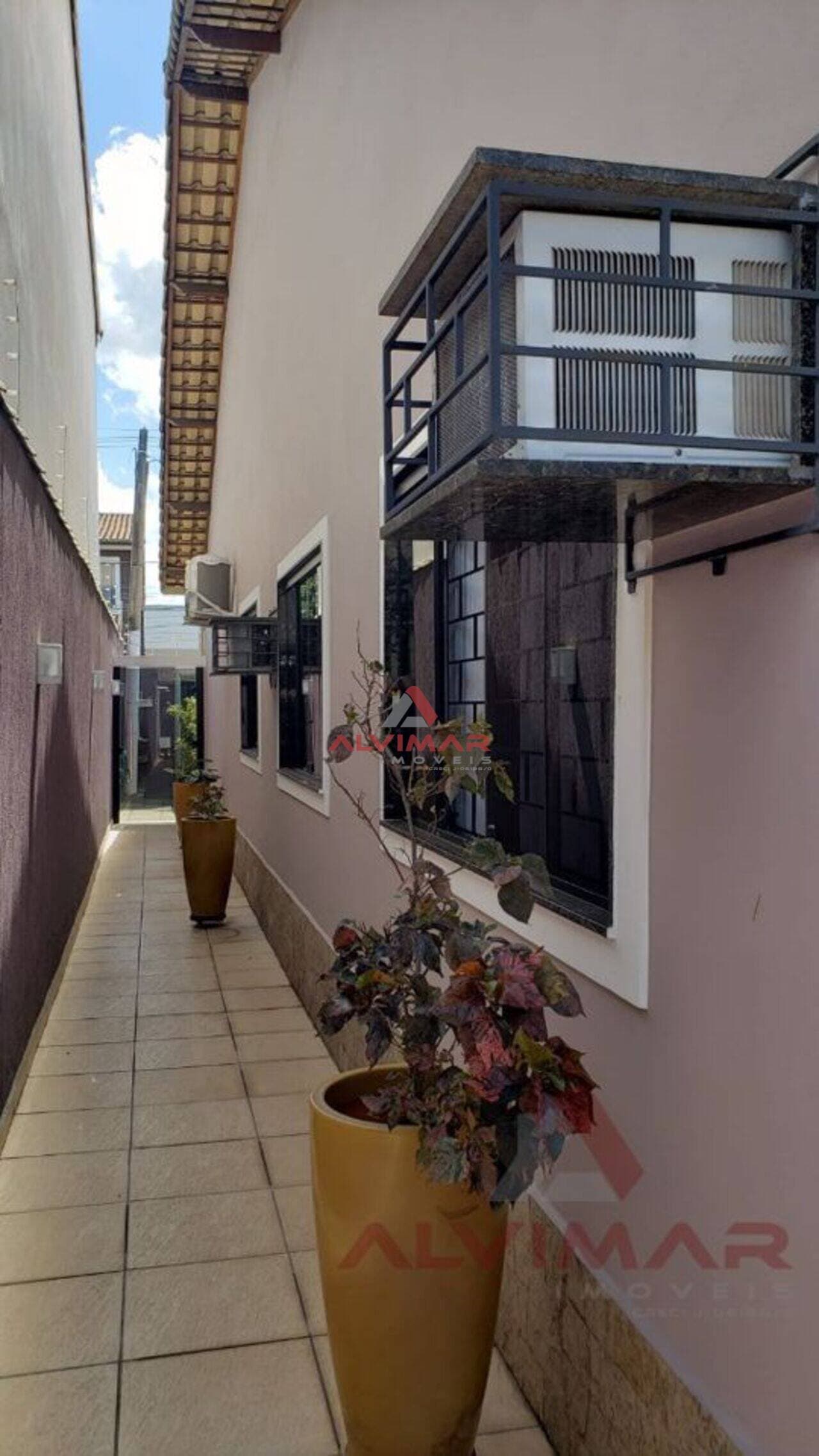 Casa com 3 quartos, 185 m² - foto 2
