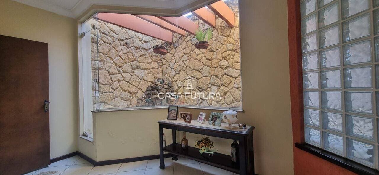 Casa com 3 quartos, 255 m²