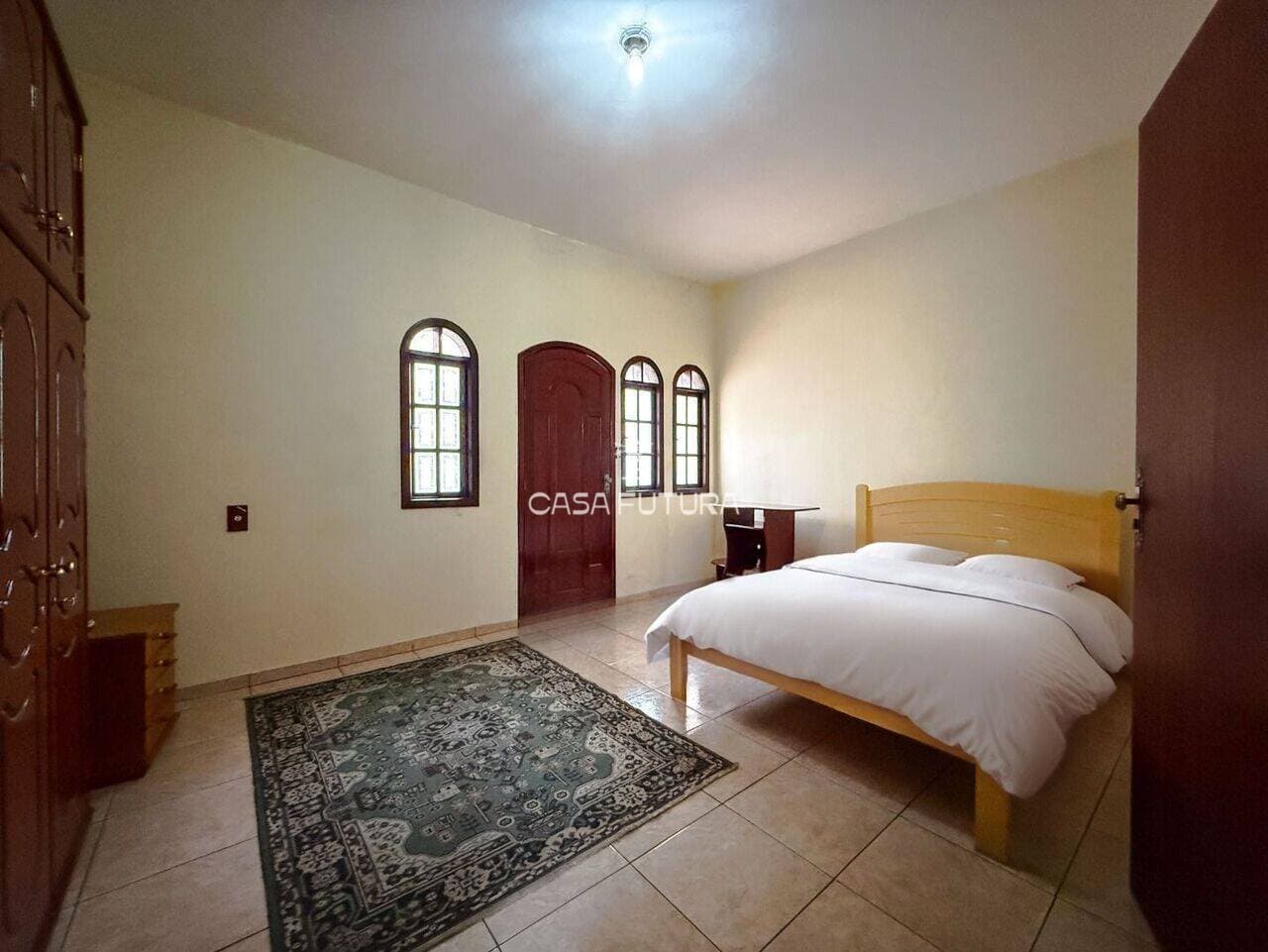 Casa com 2 quartos, 150 m²