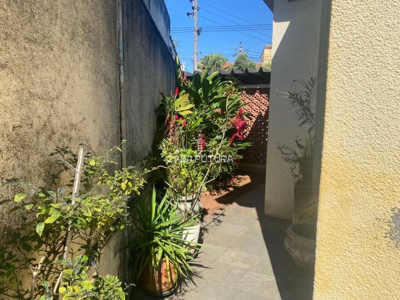 Casa com 3 quartos, 255 m² - foto 5