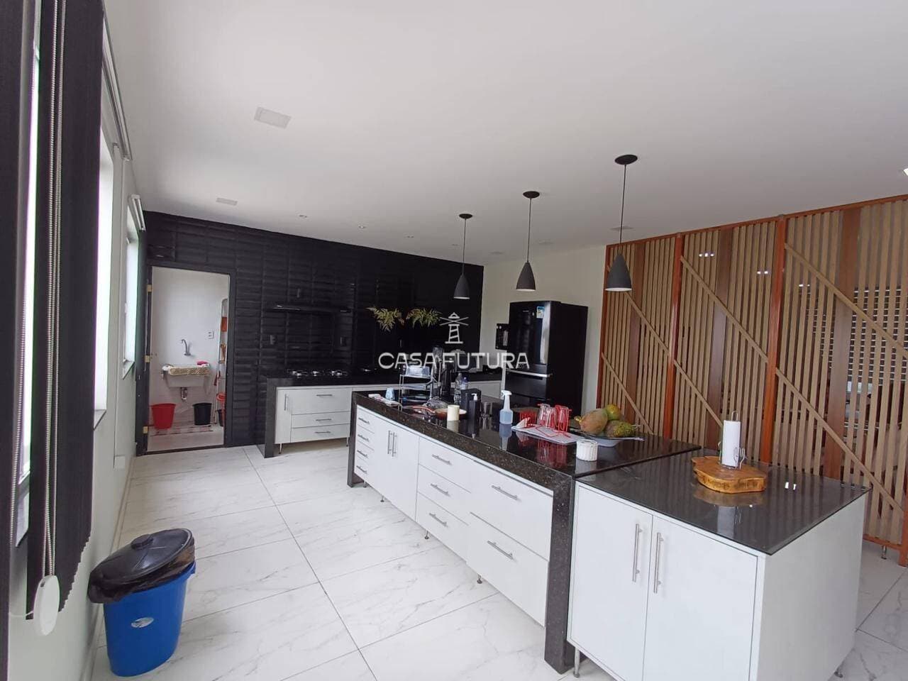 Casa com 4 quartos, 367 m² - foto 9