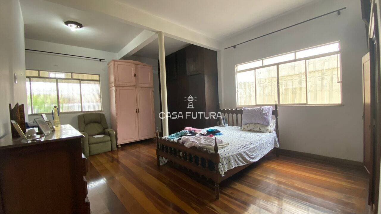 Casa com 3 quartos, 295 m² - foto 6