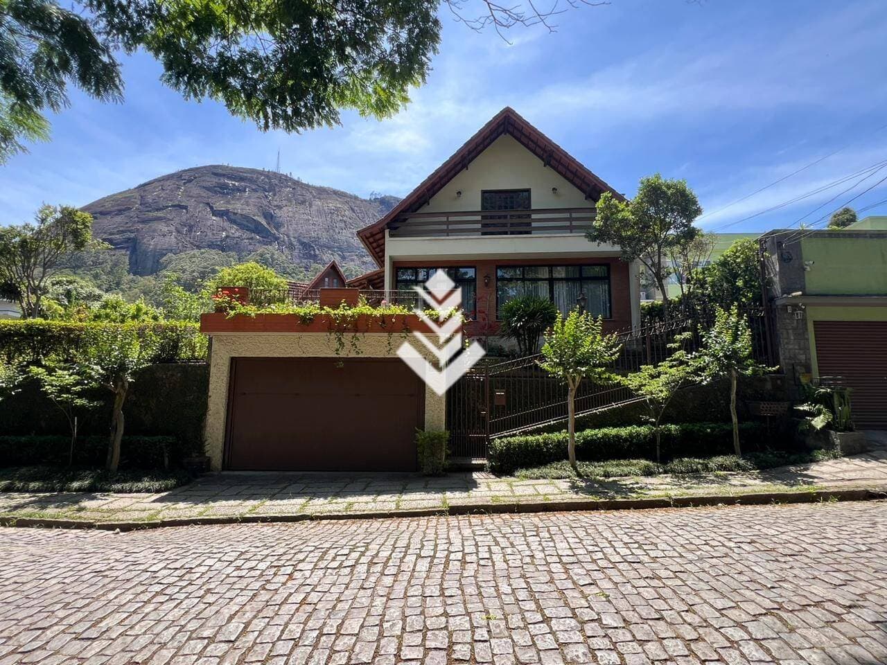 Casa com 3 quartos, aluguel por R$ 6.200/mês ou à venda por R$ 1.650.000 - Cônego - Nova Friburgo/RJ