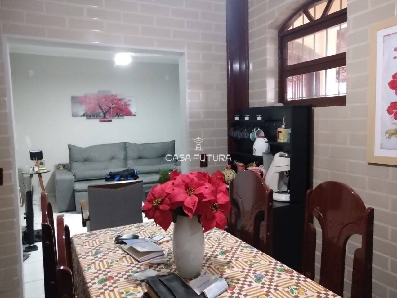 Casa com 5 quartos, 220 m² - foto 4