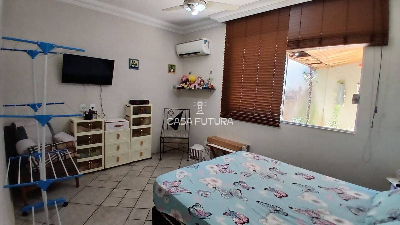 Casa com 5 quartos, 265 m² - foto 7