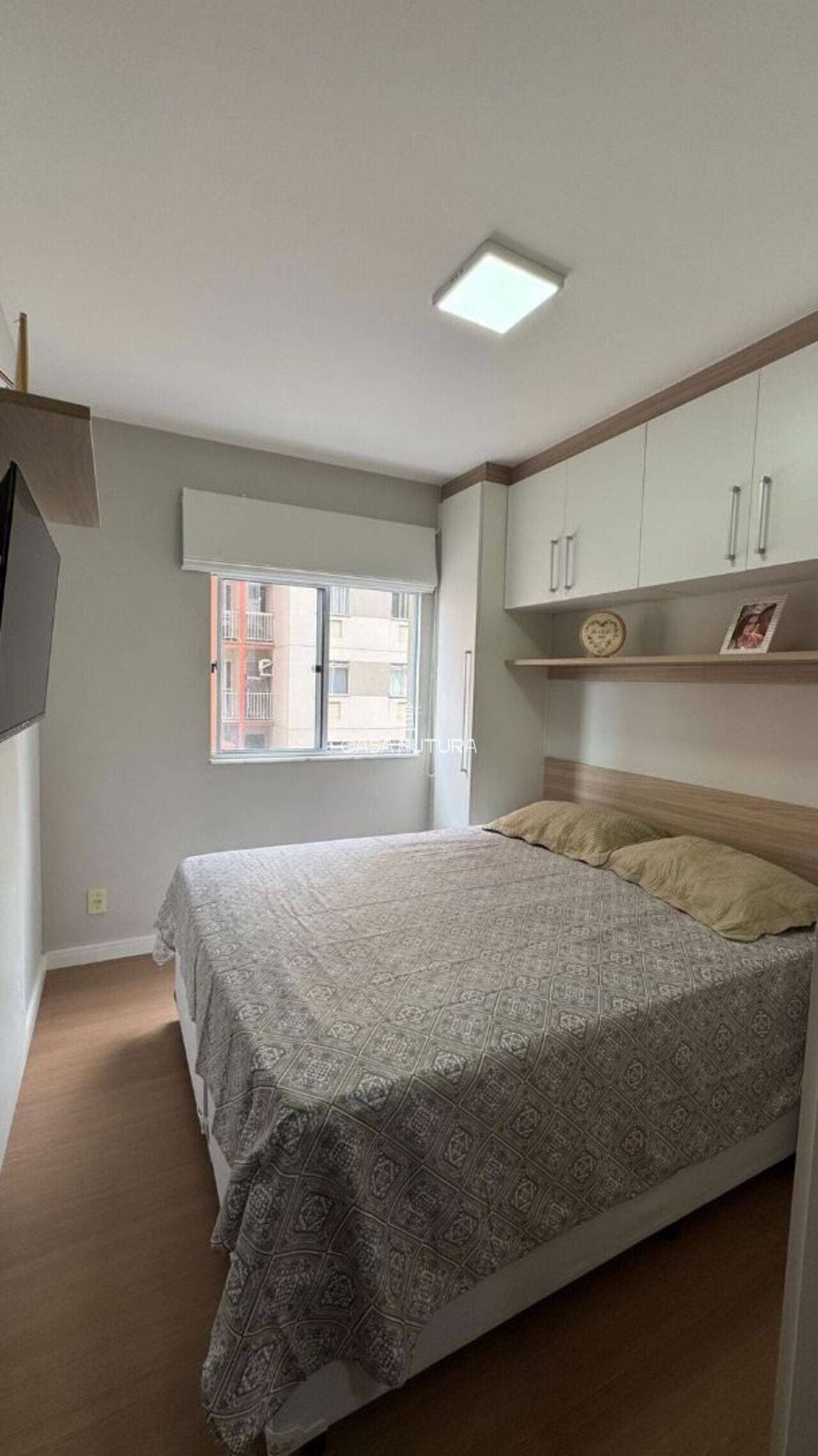 Apartamento com 2 quartos, 45 m² - foto 4