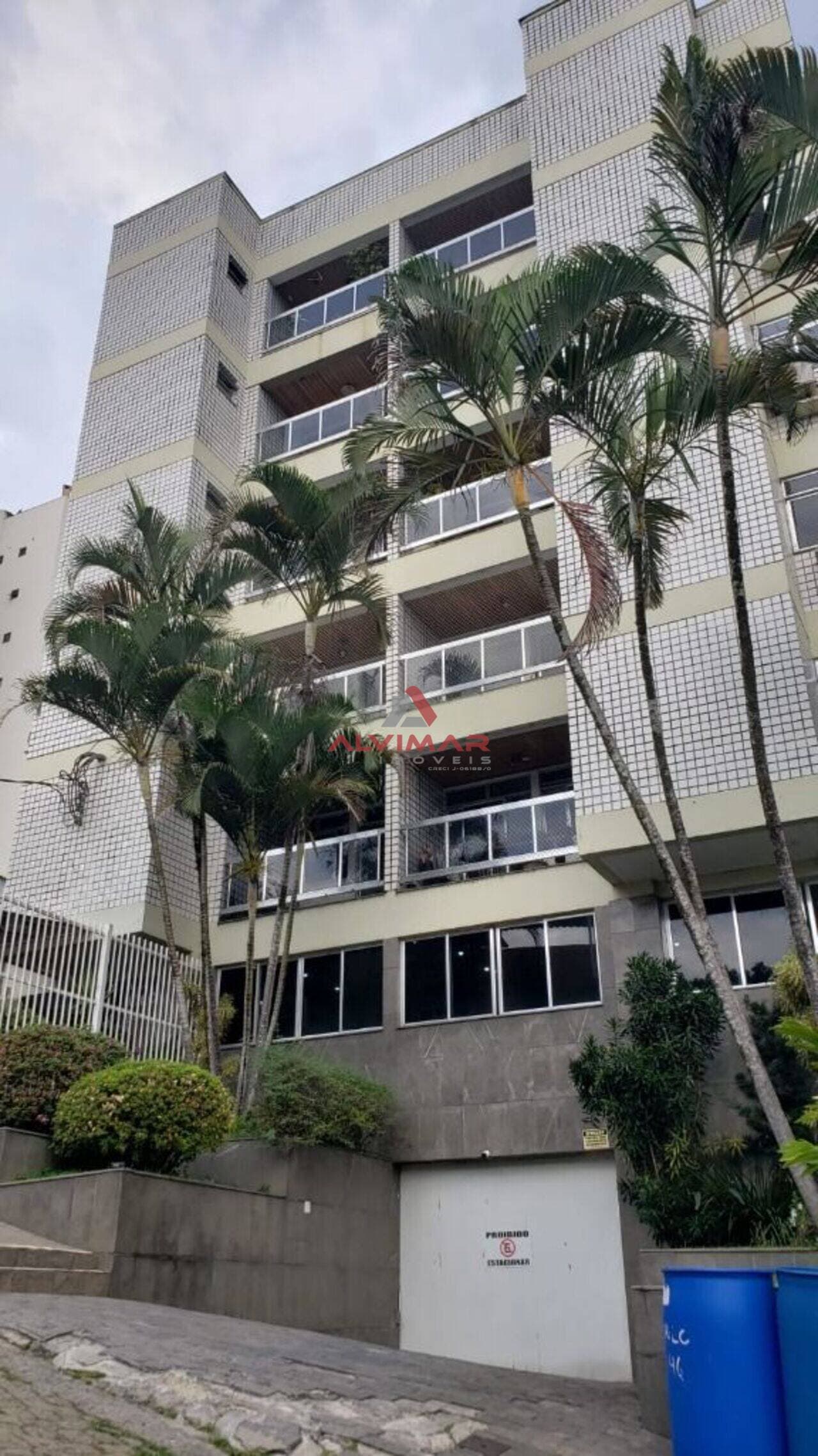 Apartamento com 3 quartos, 104 m²