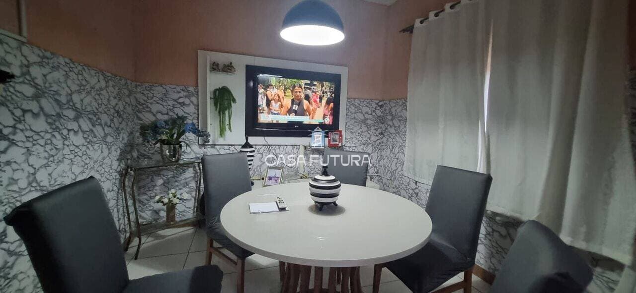 Casa com 4 quartos, 222 m² - foto 4