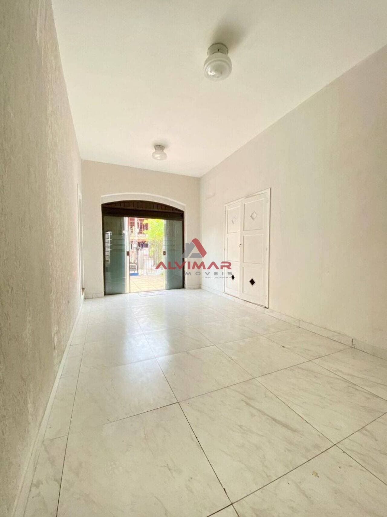 Casa com 4 quartos, 297 m² - foto 4