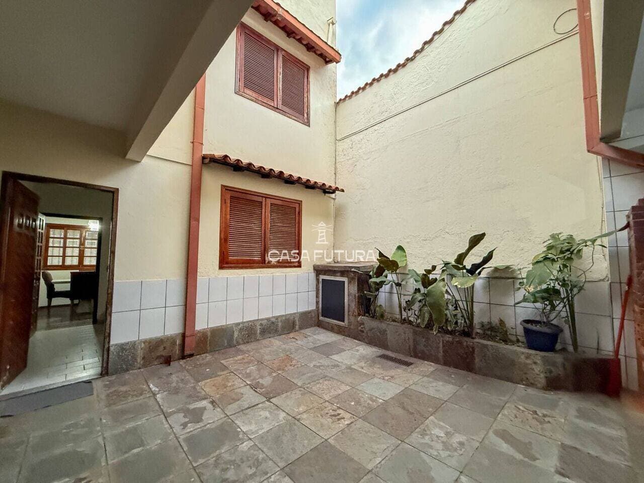 Casa com 5 quartos, 243 m² - foto 8