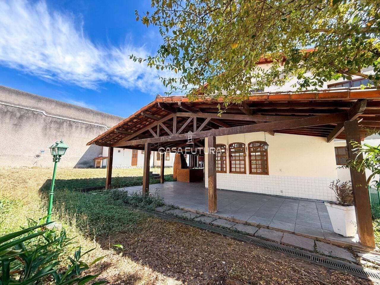 Casa com 5 quartos, 377 m² - foto 4