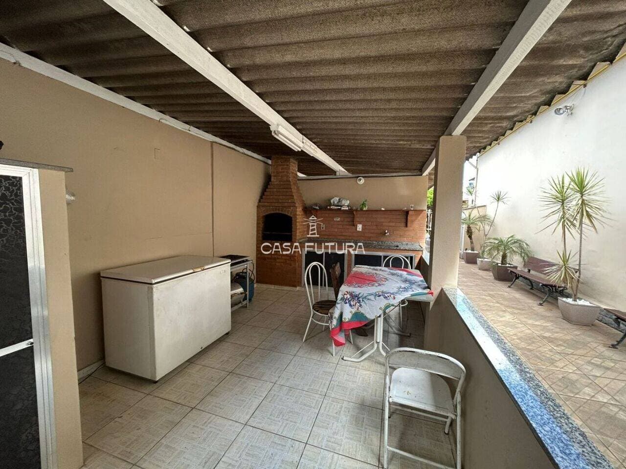 Casa com 4 quartos, 193 m² - foto 3